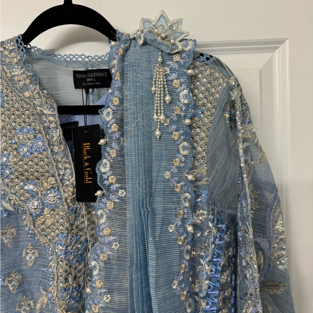 Luxury Blue Net Embroidered Kameez Set ( 4 piece ) - Picture 3 of 7